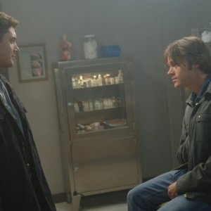 Jensen Ackles e Jared Padalecki nell'episodio 'Croatoan' della serie televisiva Supernatural
