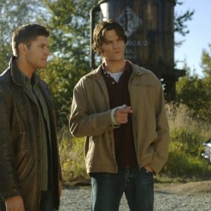 Ackles e Padalecki nell'episodio 'Crossroad Blues' della serie Supernatural