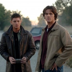 Jensen Ackles e Jared Padalecki nell'episodio 'Crossroad Blues' della serie Supernatural