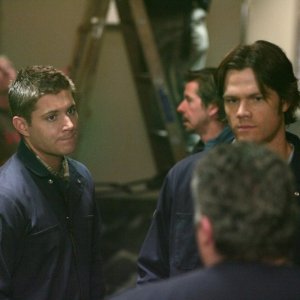 Jensen Ackles e Jared Padalecki sul set dell'episodio 'Nightshifter' della serie tv Supernatural