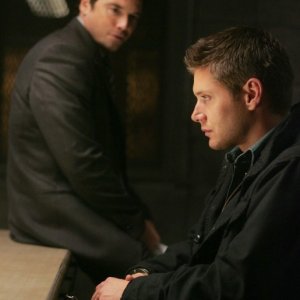 Jensen Ackles e Jason Gedrick nell'episodio 'The usual suspects' del serial Supernatural