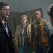 Jensen Ackles, Jared Padalecki, Bobby Hosea e Diego Klattenhoff nell'episodio 'Croatoan' della serie Supernatural