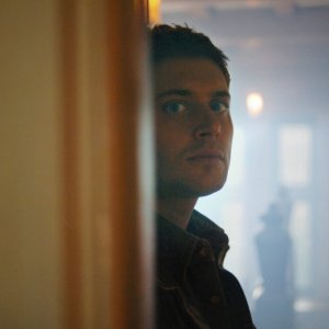Jensen Ackles nel ruolo di Dean nell'episodio 'Playthings' della serie Supernatural
