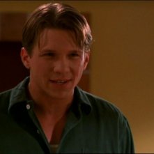 Marc Blucas in una scena dell'episodio 'Il sapore del terrore' della quarta stagione di Buffy - L'ammazzavampiri
