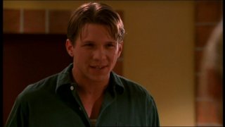 Marc Blucas in una scena dell'episodio 'Il sapore del terrore' della quarta stagione di Buffy - L'ammazzavampiri