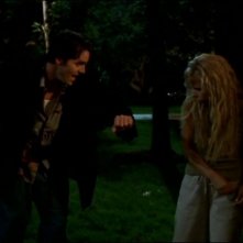 Nicholas Brendon e Sarah Michelle Gellar nell'episodio 'Birra stregata' della quarta stagione di Buffy - L'ammazzavampiri