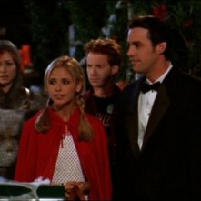 Seth Green, Sarah Michelle Gellar, Nicholas Brendon e Alyson Hannigan in una scena dell'episodio 'Il sapore del terrore' della quarta stagione di Buffy - L'ammazzavampiri