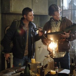 Jared Padalecki e Jensen Ackles nell'episodio 'Roadkill' della serie Supernatural