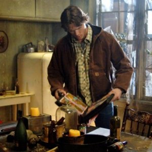 Jared Padalecki nell'episodio La strada della morte della serie Supernatural
