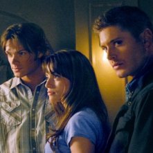 Jensen Ackles, Jared Padalecki e Emmanuelle Vaugier nel ruolo di Madison nell'episodio 'Heart' della serie Supernatural