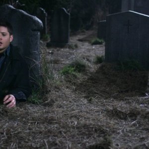 Jensen Ackles nei panni di Dean nell'episodio 'All Hell breaks loose: part 2' della serie tv Supernatural
