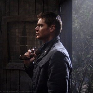 Jensen Ackles nel ruolo di Dean Winchester nell'episodio 'Roadkill' della serie Supernatural