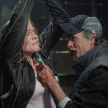 Tricia Helfer e Winston Rekert nell'episodio 'Roadkill' della serie Supernatural