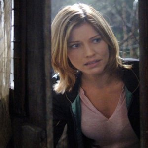 La bella Tricia Helfer nell'episodio 'Roadkill' della serie Supernatural
