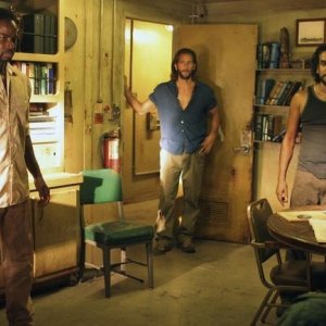 Harold Perrineau, Henry Ian Cusick e Naveen Andrews nell'episodio 'Meet Kevin Johnson' di Lost