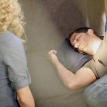 Matthew Fox ed Elizabeth Mitchell (di spalle) in una scena dell'episodio 2x10 di Lost