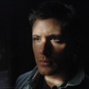 ensen Ackles nell'episodio 'Ghostfacers' della serie Supernatural