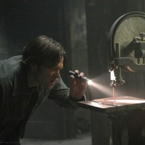 Jared Padalecki nei panni di Sam Winchester in  'A very supernatural Christmas', episodio della serie Supernatural