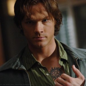 Jared Padalecki, nei panni di Sam Winchester nell'episodio 'Jus in Bello' della serie Supernatural