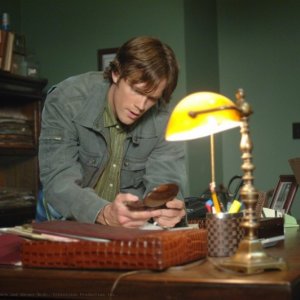 Jared Padalecki nel ruolo di Sam nella serie Supernatural, episodio 'The Magnificent Seven'