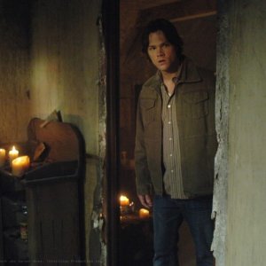 Jared Padalecki nel ruolo di Sam Winchester nella serie Supernatural, episodio 'The Magnificent Seven'