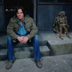 Jared Padalecki ripreso sul set dell'episodio 'Ghostfacers' della serie Supernatural