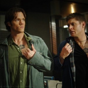 Jensen Ackles e Jared Padalecki nell'episodio 'Jus in Bello' della serie Supernatural