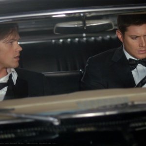 Jensen Ackles al fianco di Jared Padalecki nell'episodio 'Red sky at morning' della serie Supernatural