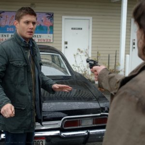 Jensen Ackles mentre interpreta Dean nell'episodio 'Mystery Spot' della serie Supernatural
