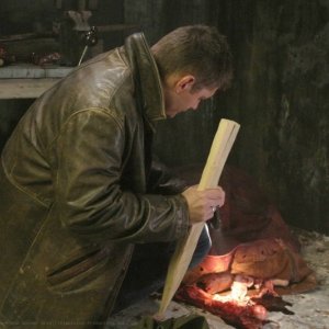 Ackles nei panni di Dean nell'episodio 'A very supernatural Christmas' della serie Supernatural