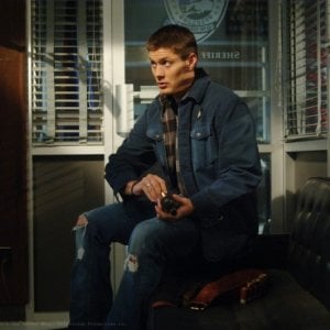 Jensen Ackles nei panni di Dean Winchester nell'episodio 'Jus in Bello' della serie Supernatural
