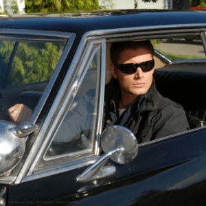 Jensen Ackles veste i panni di Dean Winchester in 'The Kids are alright', episodio della serie Supernatural