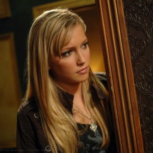 Katie Cassidy interpreta il demone Ruby nell'episodio 'Sin City' della serie Supernatural,