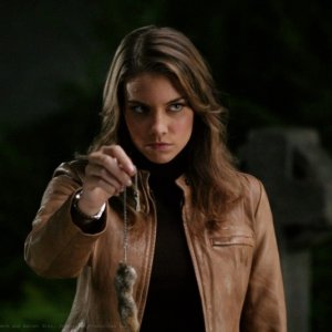 Lauren Cohan interpreta il ruolo di Bela Talbot, una ladra di artefatti sovrannaturali, nell'episodio 'Bad Day at Black Rock' della serie Supernatural