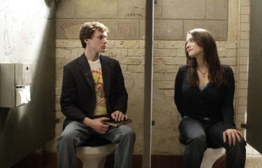 Anton Yelchin e Kat Dennings in una sequenza del film Charlie Bartlett