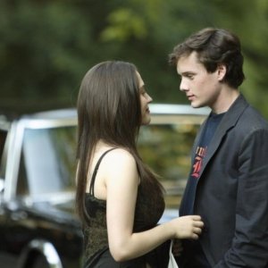 Anton Yelchin e Kat Dennings in una scena del film Charlie Bartlett
