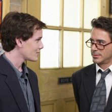 Anton Yelchin e Robert Downey Jr. in una scena del film Charlie Bartlett
