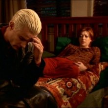 James Marsters e Alyson Hannigan in una scena dell'episodio 'Le pattuglie della notte' della quarta stagione di Buffy - L'ammazzavampiri
