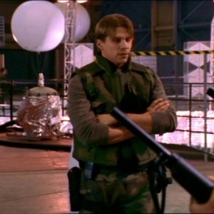 Marc Blucas in una sequenza dell'episodio 'Le pattuglie della notte' della quarta stagione di Buffy - L'ammazzavampiri