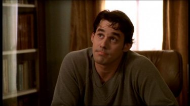 Nicholas Brendon in una scena dell'episodio 'Le pattuglie della notte' della quarta stagione di Buffy - L'ammazzavampiri