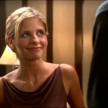 Sarah Michelle Gellar in una scena dell'episodio 'Le pattuglie della notte' della quarta stagione di Buffy - L'ammazzavampiri