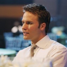 Scott Porter in una scena del film Che la fine abbia inizio