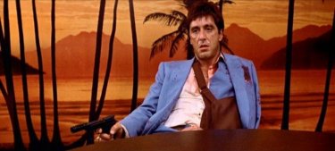 Al Pacino é o gangster Tony Montana no filme SCARFACE