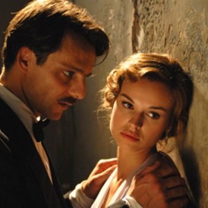 Alessandro Preziosi e Kasia Smutniak in una scena del film tv 'Indagine non autorizzata'