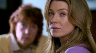 Ellen Pompeo nel ruolo della dottoressa Meredith Grey, nella serie Grey's Anatomy, episodio:'Crescere, che fatica...'