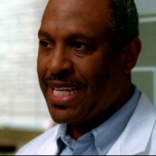 James Pickens Jr. nei panni del dott. Richard Webber, primario del reparto chirurgia nella serie tv Grey's Anatomy, episodio: 'Quando il gioco si fa duro'
