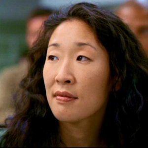 Sandra Oh interpreta Cristina Yang, nella serie tv Grey's Anatomy, episodio 'Quando il gioco si fa duro'