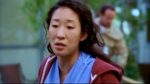 Sandra Oh interpreta la dottoressa Yang nell'episodio 'Se non ci fosse un domani' della serie Grey's Anatomy