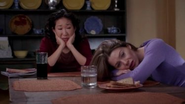 Ellen Pompeo e Sandra Oh nell'episodio 'Time has come Today' della serie Grey's Anatomy