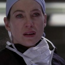 Ellen Pompeo in un momento drammatico dell'episodio 'As we Know it' della serie Grey's Anatomy